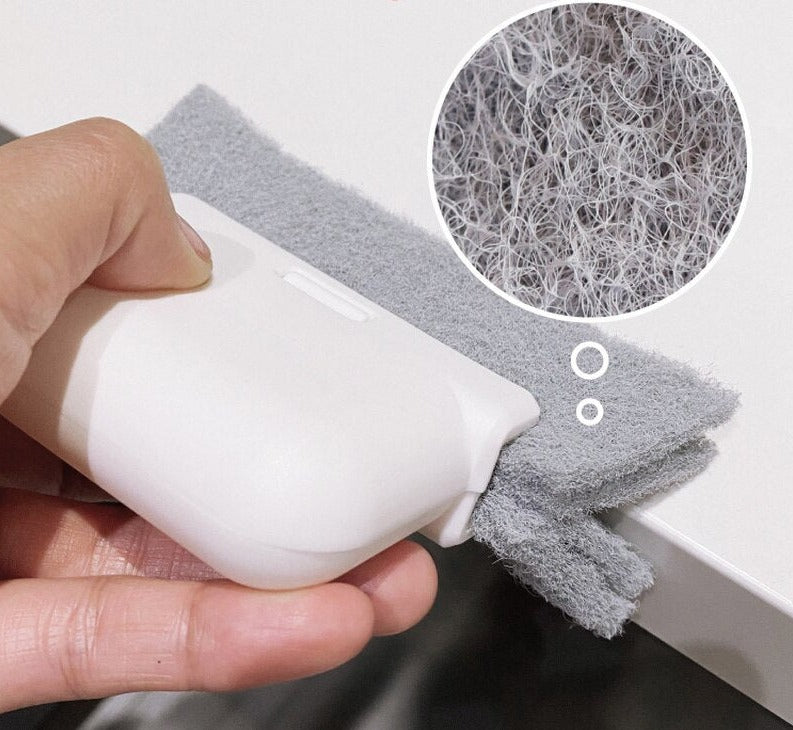 Borste för rengöring av fönsterspår