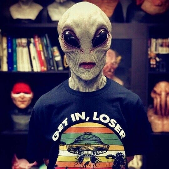 Alien Mask för Halloween – Realistisk Design för Maskerad och Temafest 1