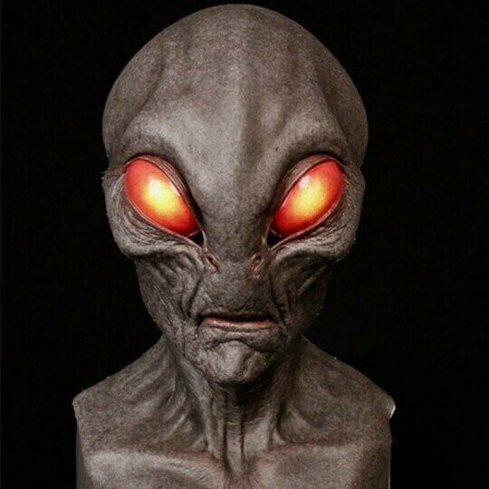 Alien Mask för Halloween – Realistisk Design för Maskerad och Temafest 8