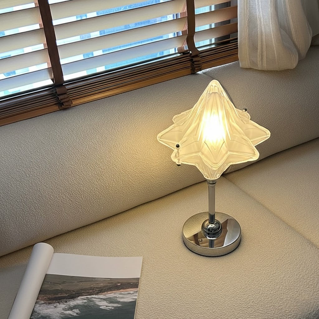 Bordslampa med Stjärninspirerad Design 2