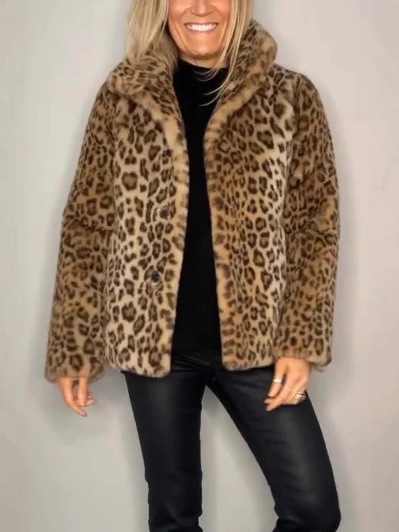 Damkappa i Fuskpäls med Oversized Passform och Leopardmönster 3