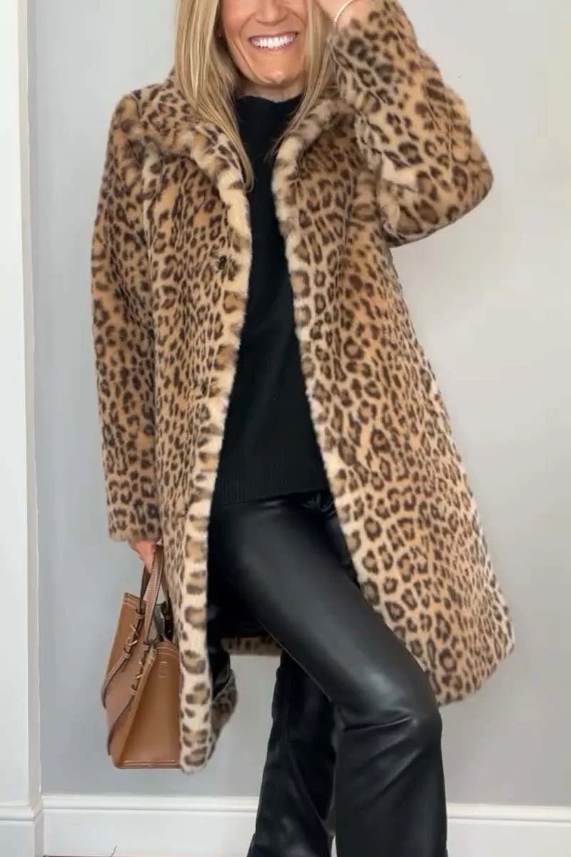 Damkappa i Fuskpäls med Oversized Passform och Leopardmönster 8