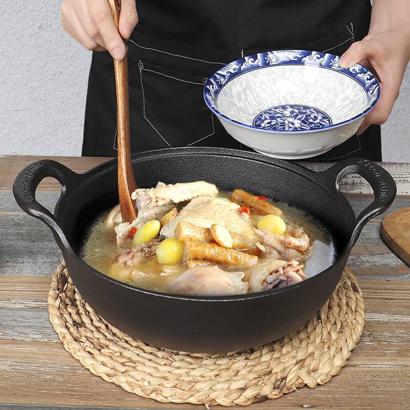 Gjutjärnspanna För Matlagning Med Naturlig Patina - Perfekt För Familjemåltider 1