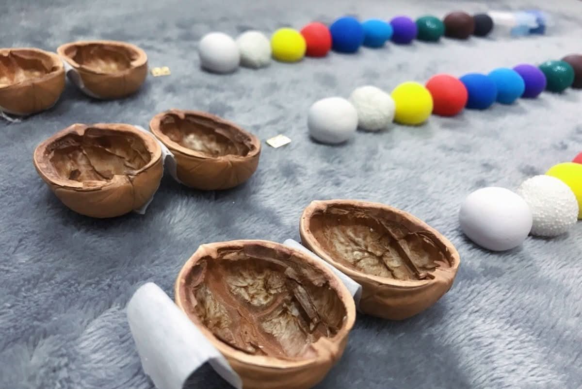 Handgjort Dockskåp i Valnötsskal med Belysning 5