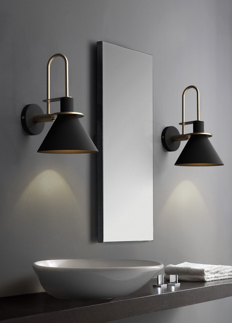 Modern Vägglampa med Guldaccenter 2