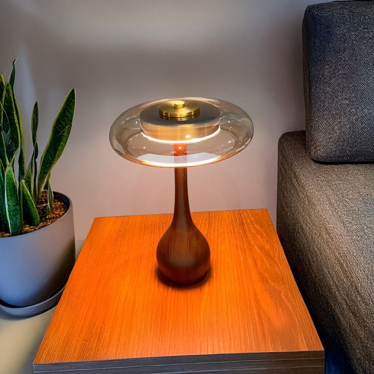Moderna LED-bordslampa med Träfot 3