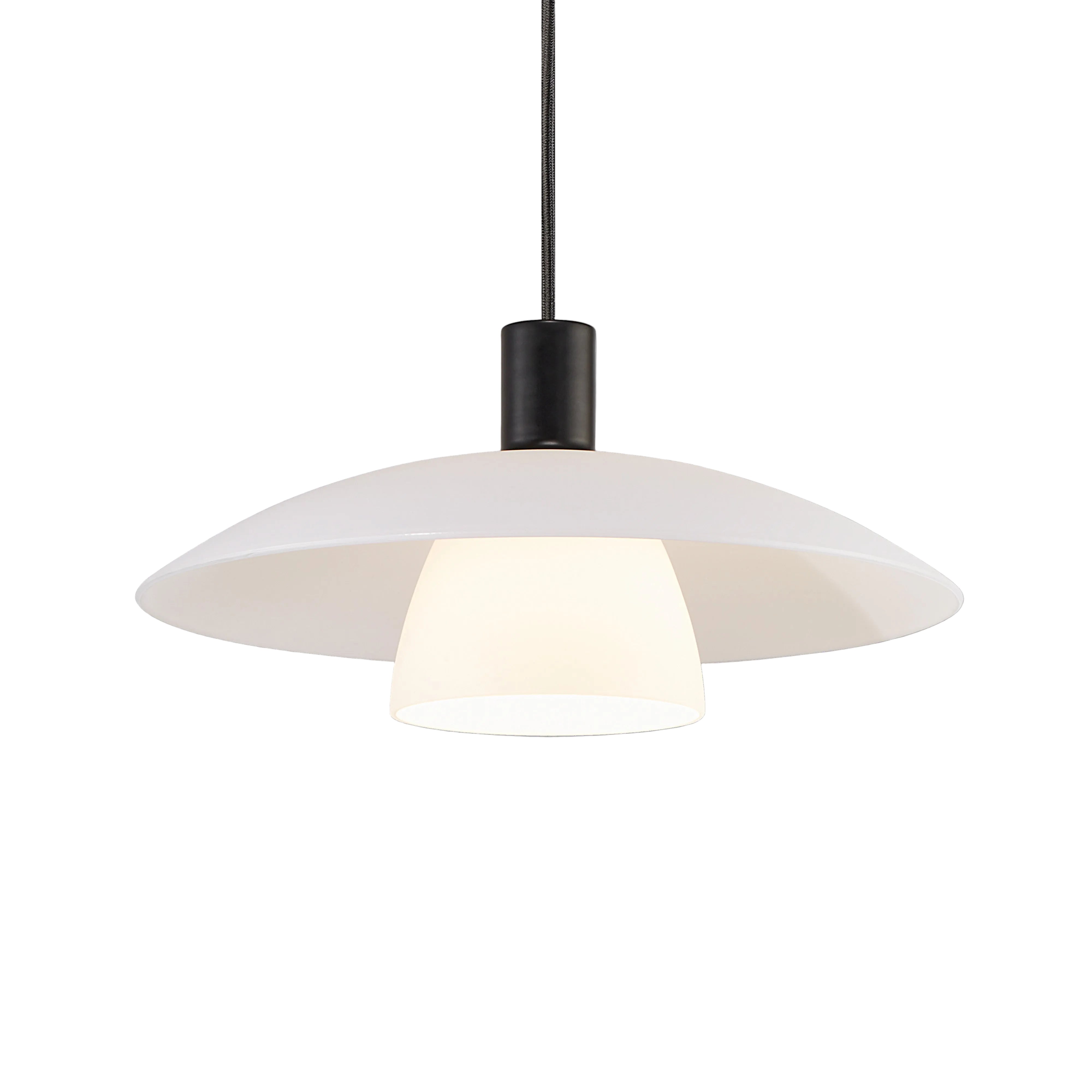 Pendellampa Kök Klassisk Skandinavisk Design Med Opalvita Glasskärmar 0