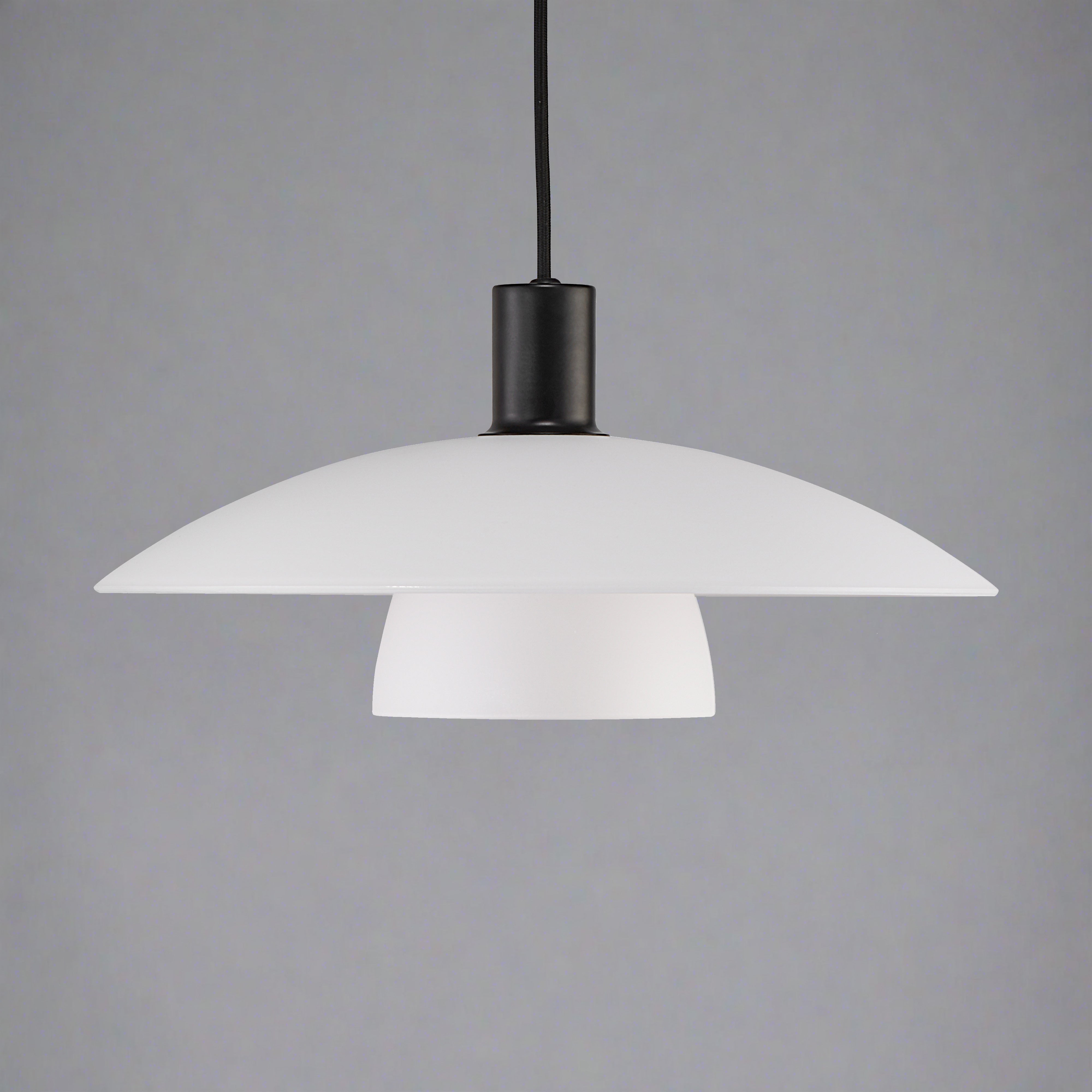 Pendellampa Kök Klassisk Skandinavisk Design Med Opalvita Glasskärmar 2