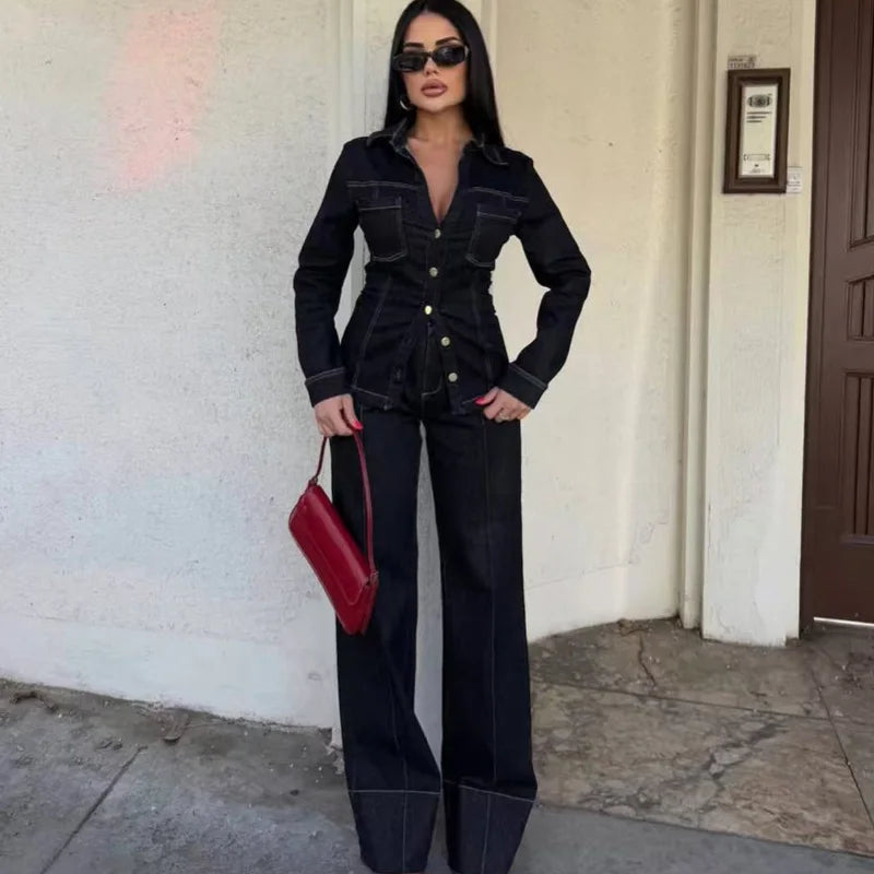 Tvådelat Set Dam i Svart Denim med Långärmad Skjorta och Utsvängda Byxor 1