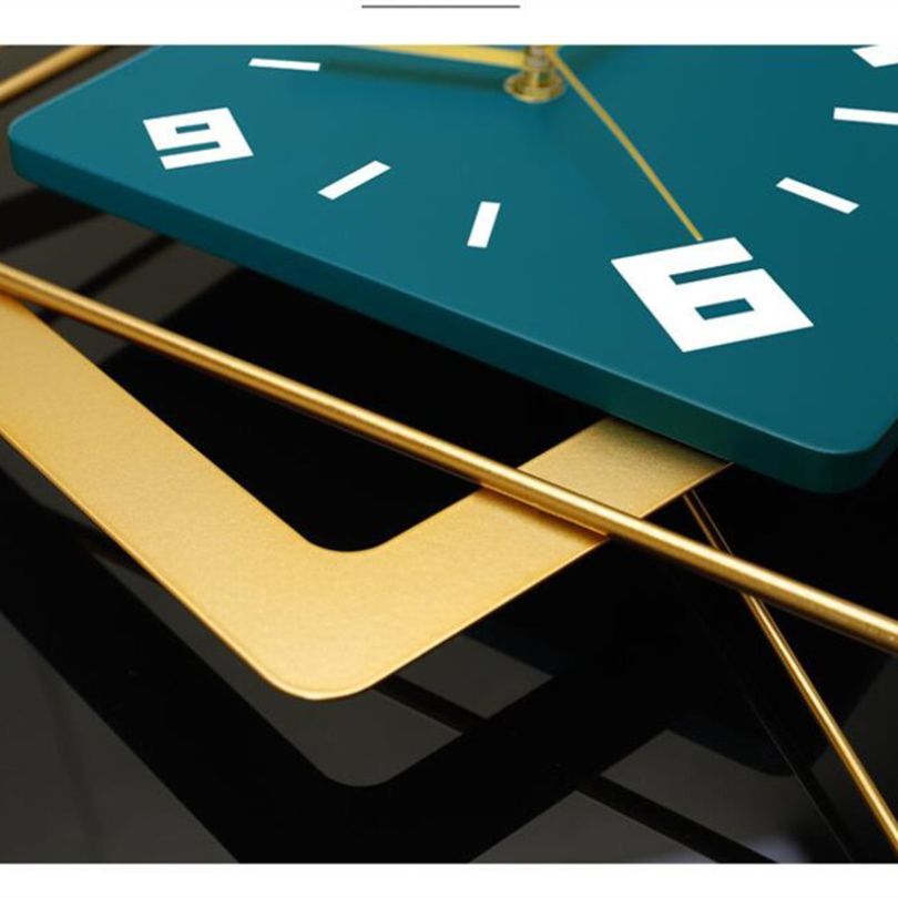 Väggklocka i trä med geometrisk design 3