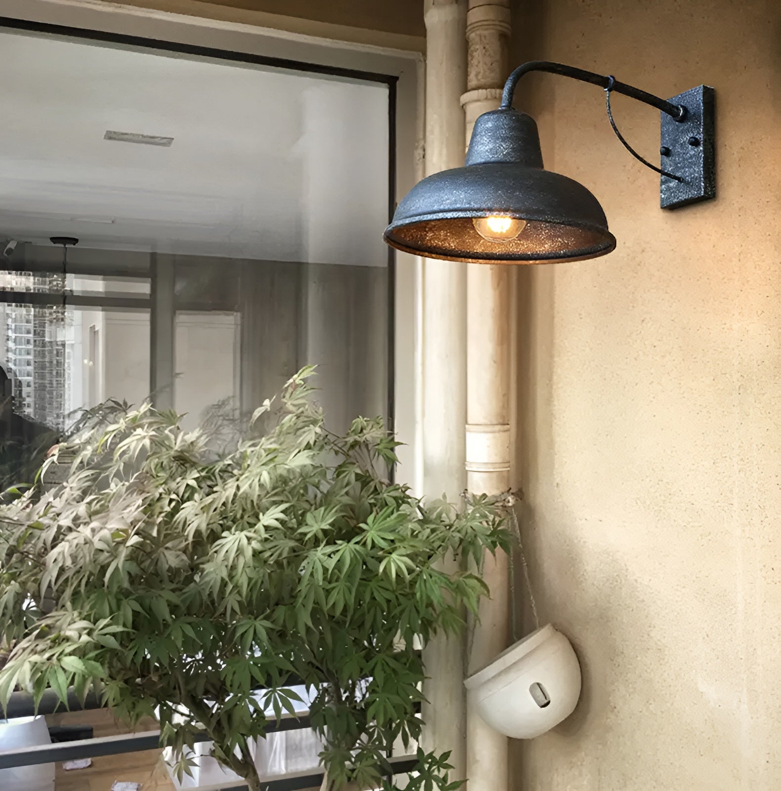 Vägglampa i Antik Stil med Industriell Design 2