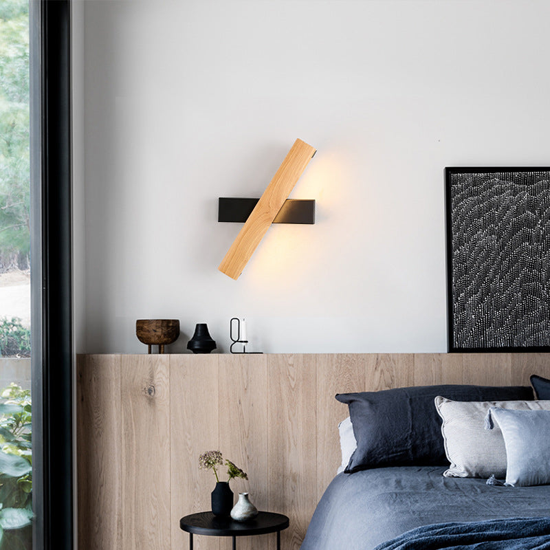 Vägglampa i trä med vridbar LED för sovrum och läshörn 1