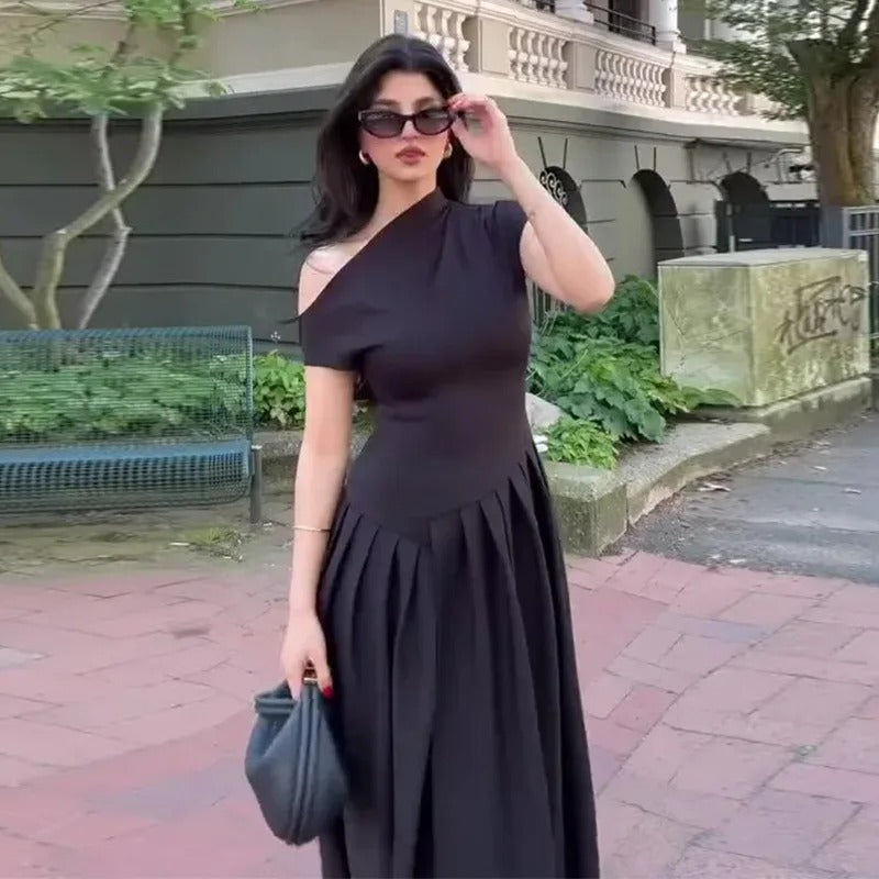 Fritidsklänning med diagonal krage för kvinnor