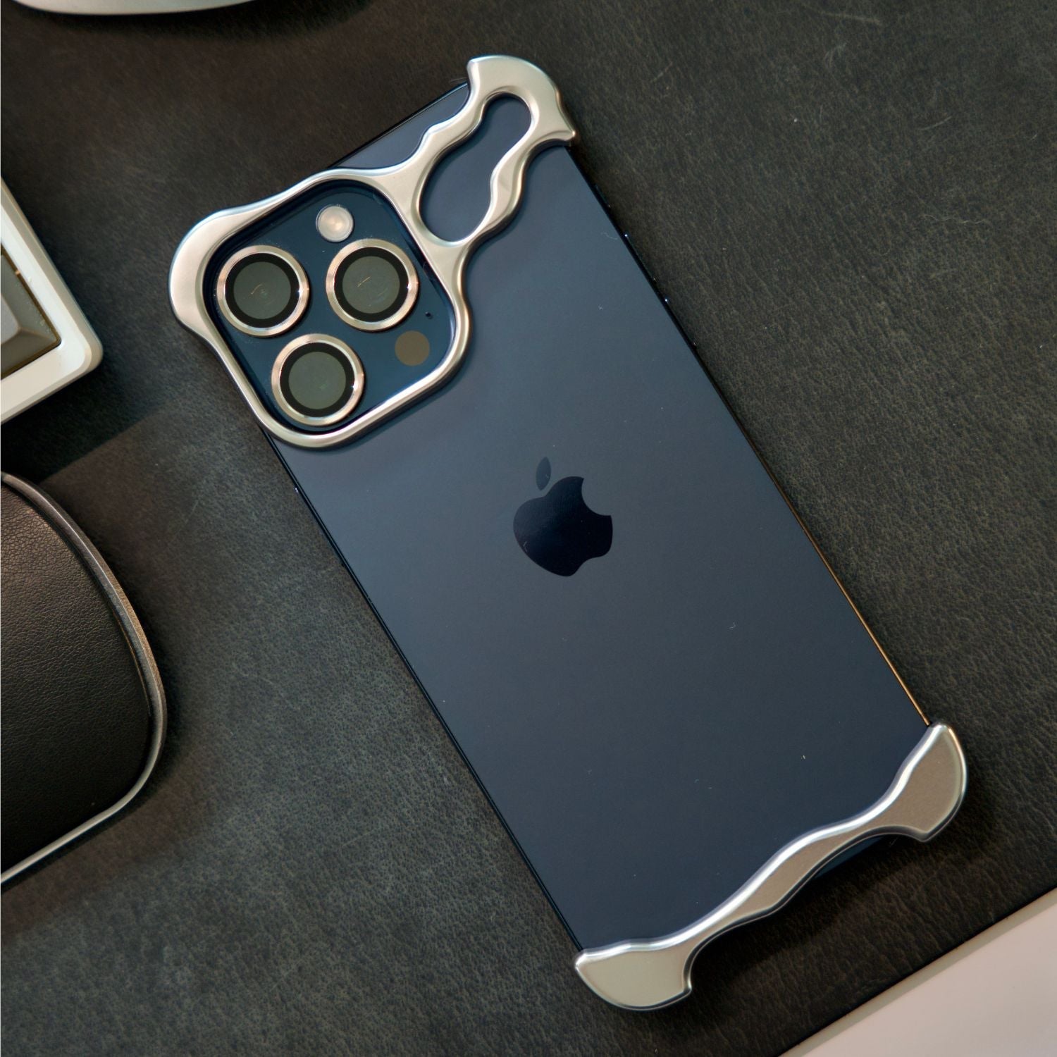 iPhone 12/13 Fodral Ultratunt Skyddande Design 2