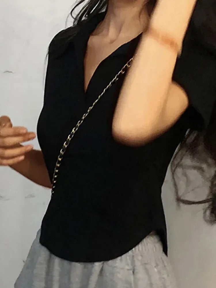 Kortärmad V-ringad topp för kvinnor