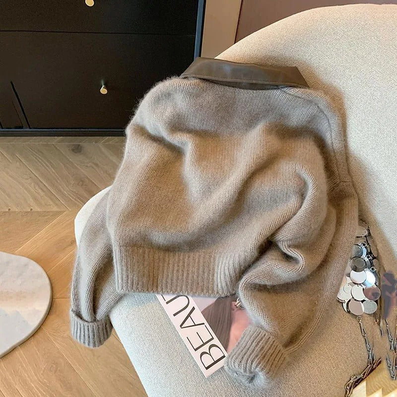 Stickad tröja i läderkrage för kvinnor