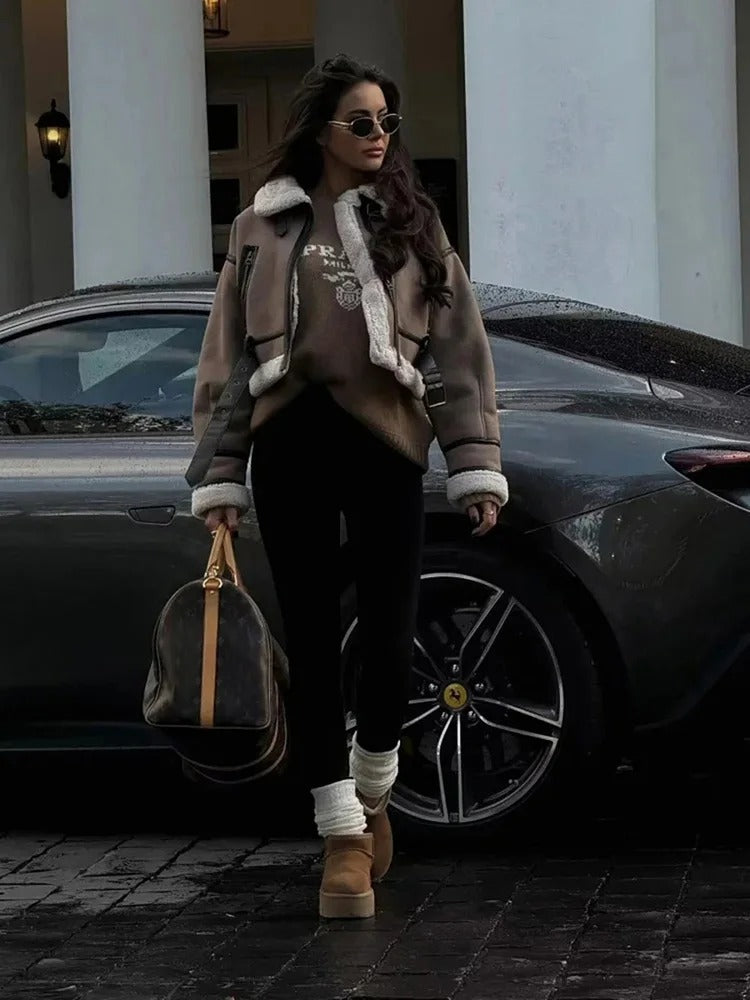 Lapeljacka i läder för kvinnor