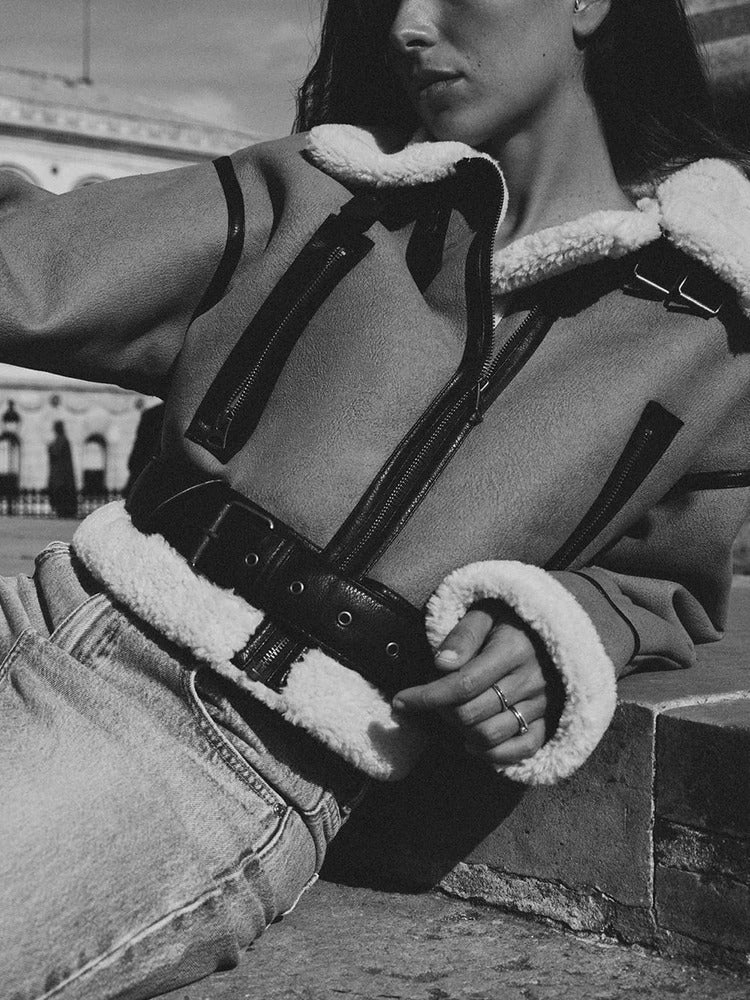 Lapeljacka i läder för kvinnor