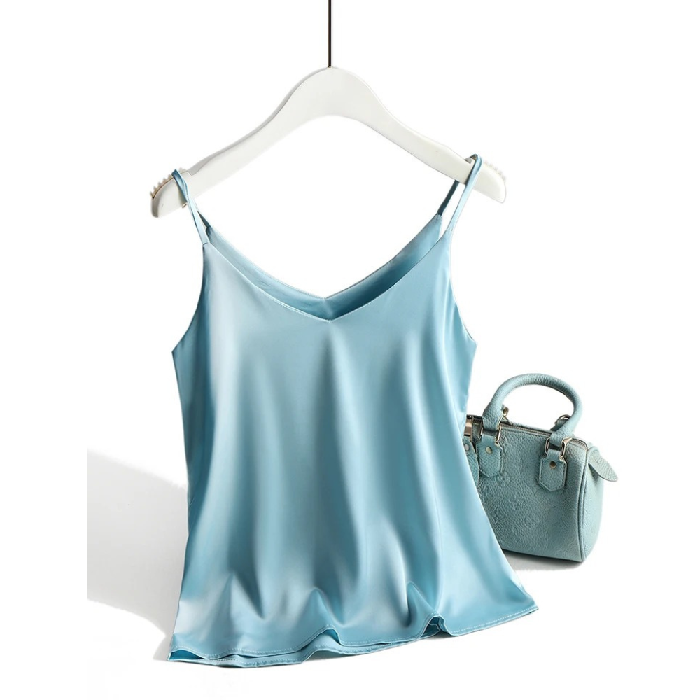 Spaghetti med grimma V-ringad dam