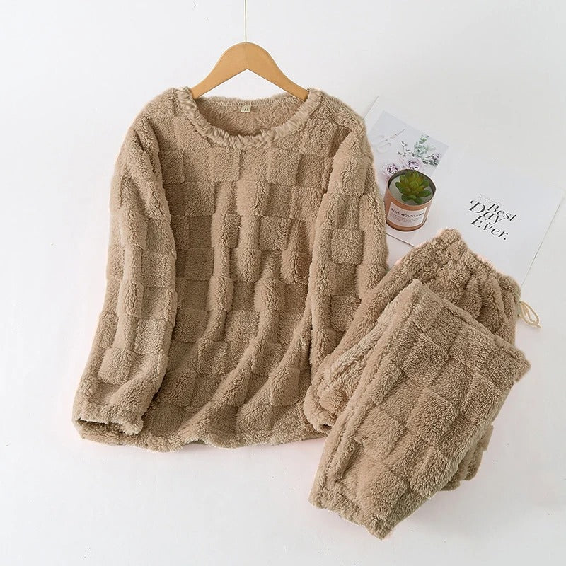 Vinterrutigt pyjamas-set för kvinnor