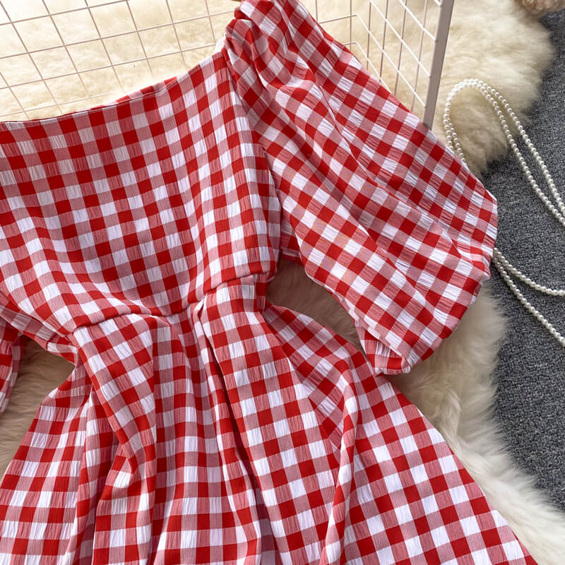 Klänning med fyrkantig krage för kvinnor