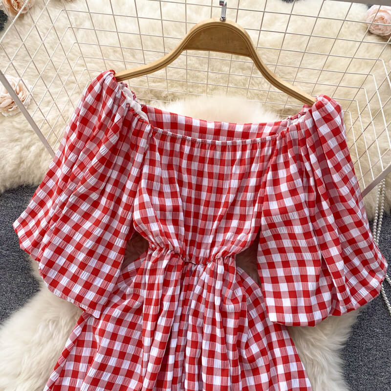 Klänning med fyrkantig krage för kvinnor