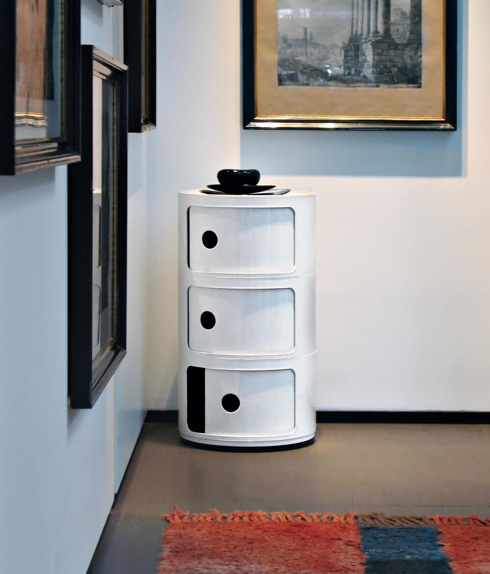 Cylindriskt modernt skåp med 3 nivåer