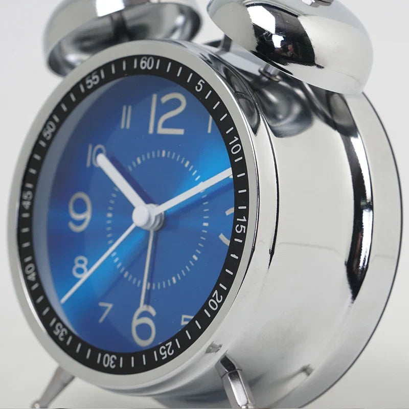 Analog Väckarklocka i Metall med Klassisk Design 5