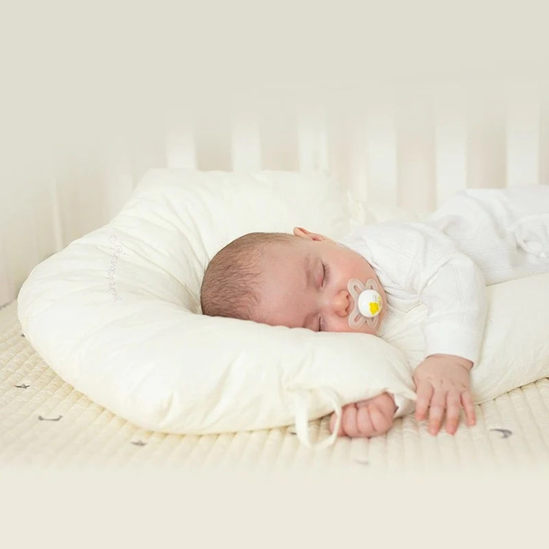Babysovkudde DreamNest Ergonomisk Design 3