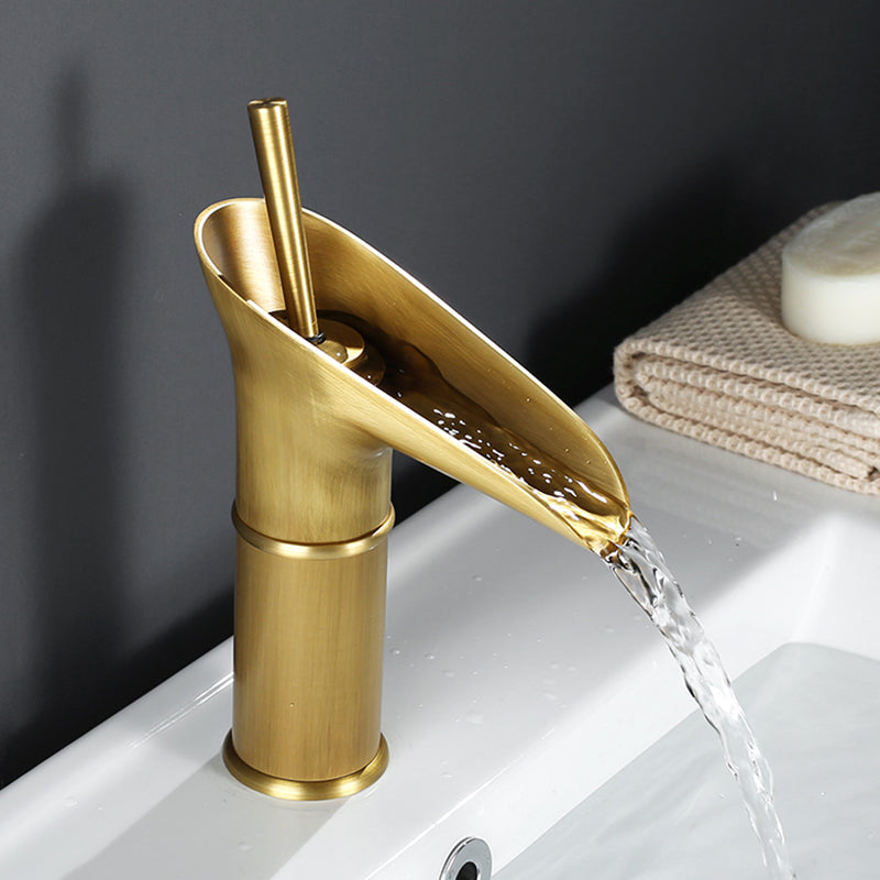 Badrumskran i Vintage Stil med Vattenfall Design 3