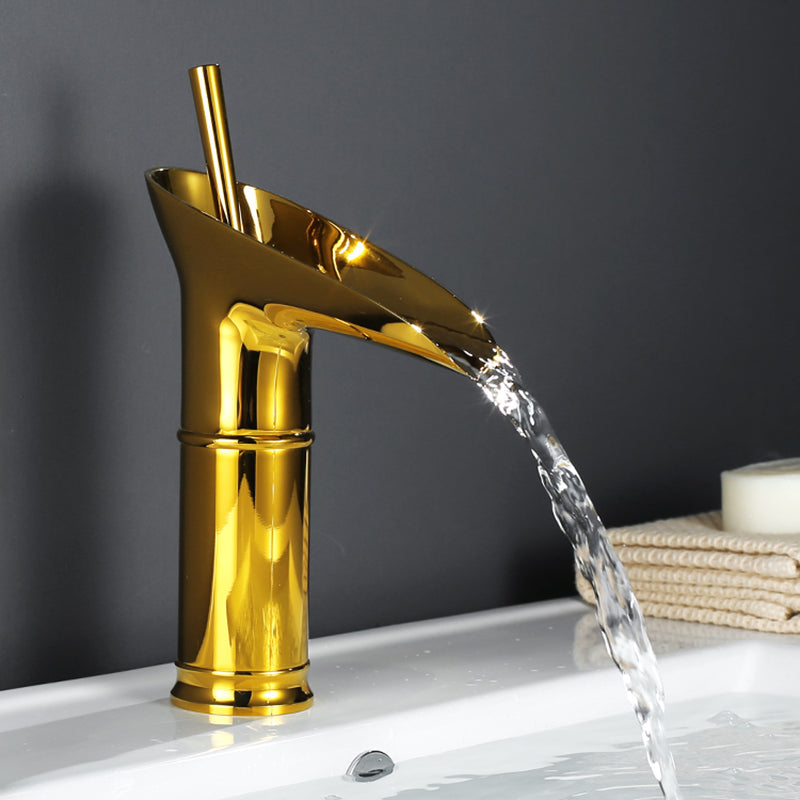 Badrumskran i Vintage Stil med Vattenfall Design 4
