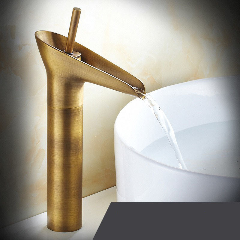 Badrumskran i Vintage Stil med Vattenfall Design 5