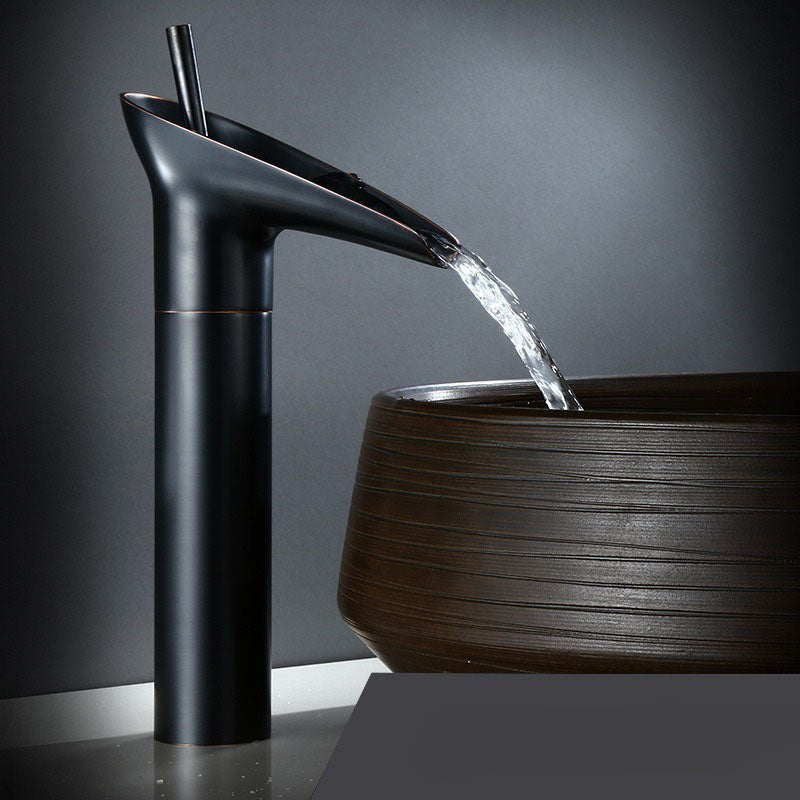 Badrumskran i Vintage Stil med Vattenfall Design 6