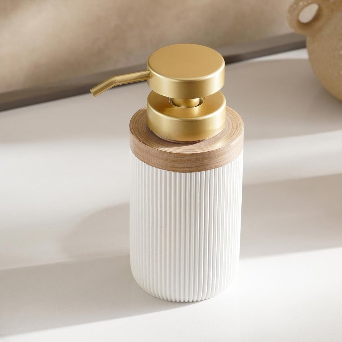 Badrumsset med Dispenser och Hållare för Modern Inredning 3