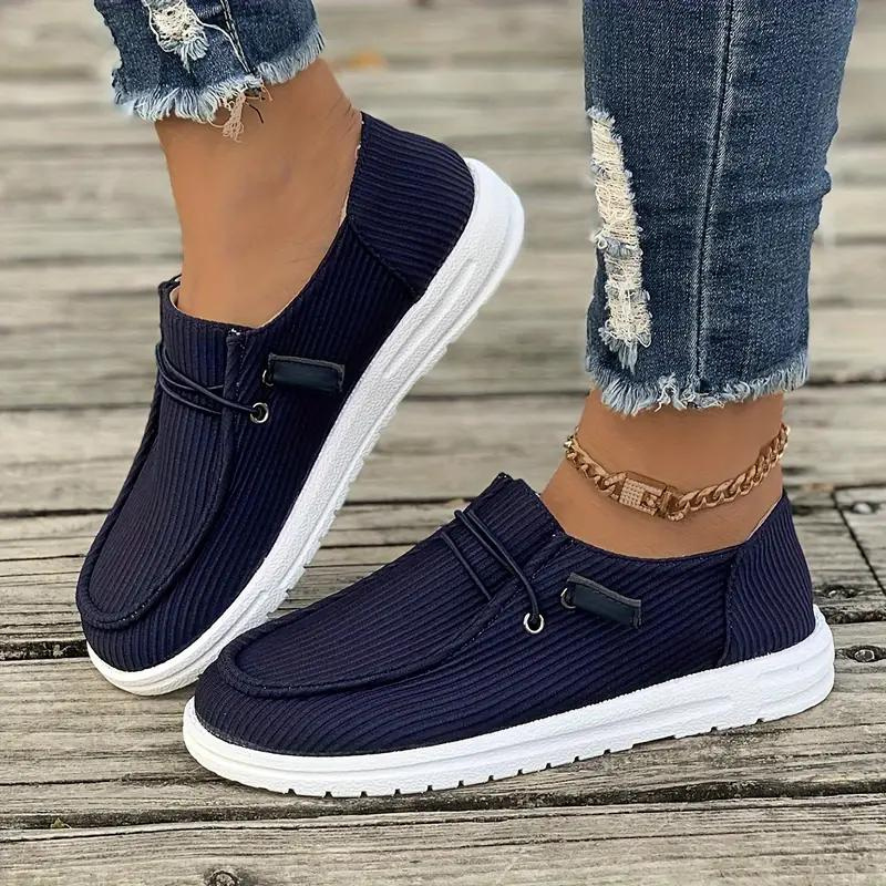 Damernas Slip-on Skor i Stilren Design 4