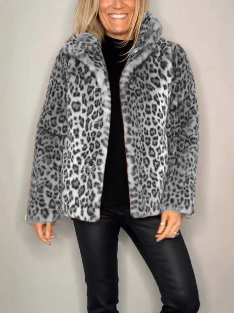 Damkappa i Fuskpäls med Oversized Passform och Leopardmönster 4