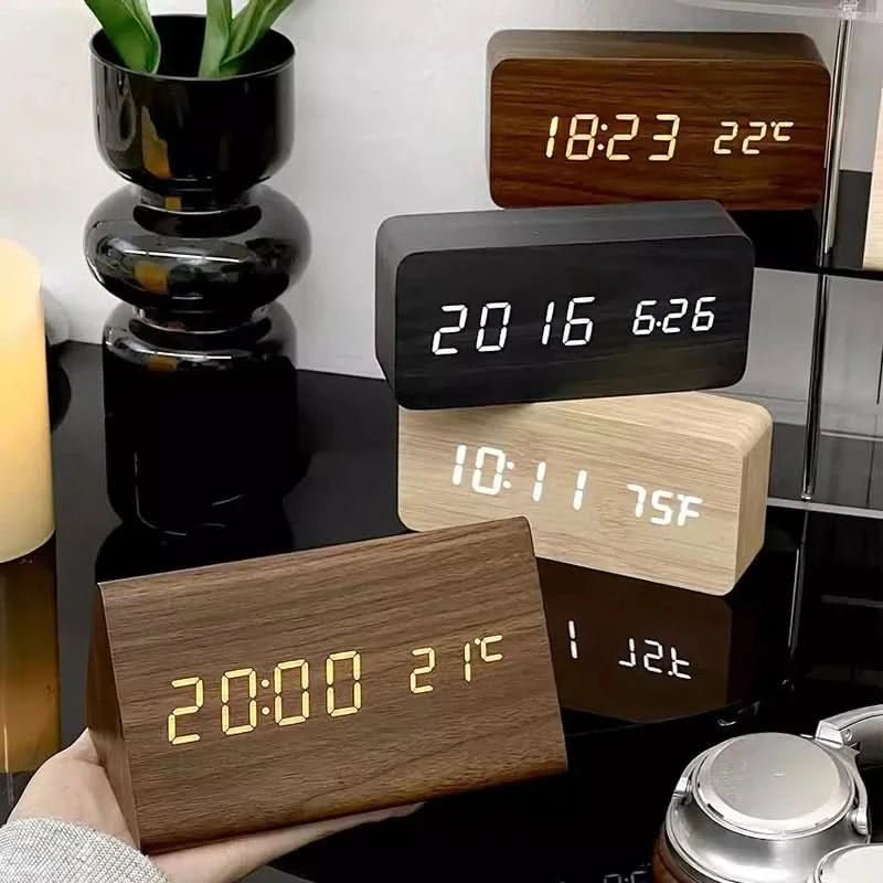 Digital Väckarklocka Med Ljus och Temperaturdisplay i Trälook 1