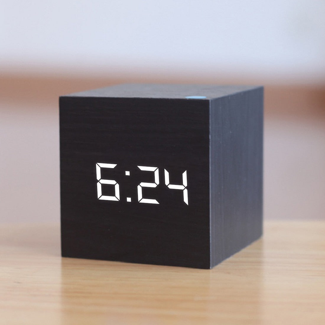 Digital Väckarklocka med LED-display och Multifunktionell Design 0