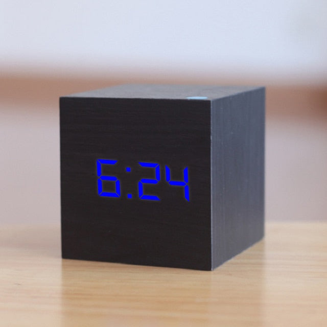 Digital Väckarklocka med LED-display och Multifunktionell Design 1