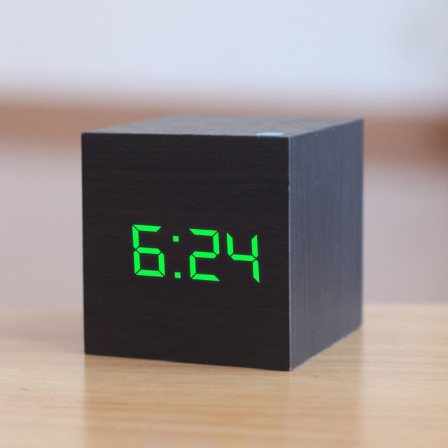 Digital Väckarklocka med LED-display och Multifunktionell Design 2