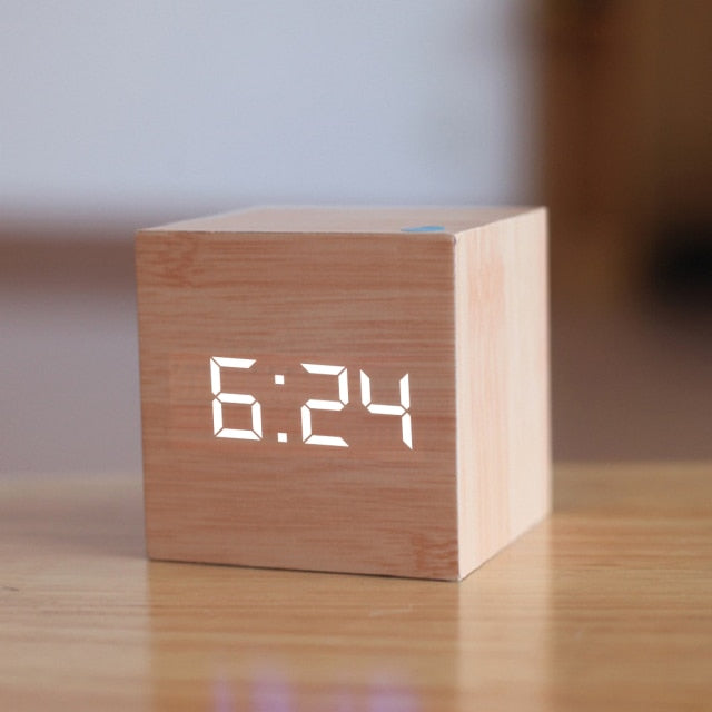 Digital Väckarklocka med LED-display och Multifunktionell Design 3