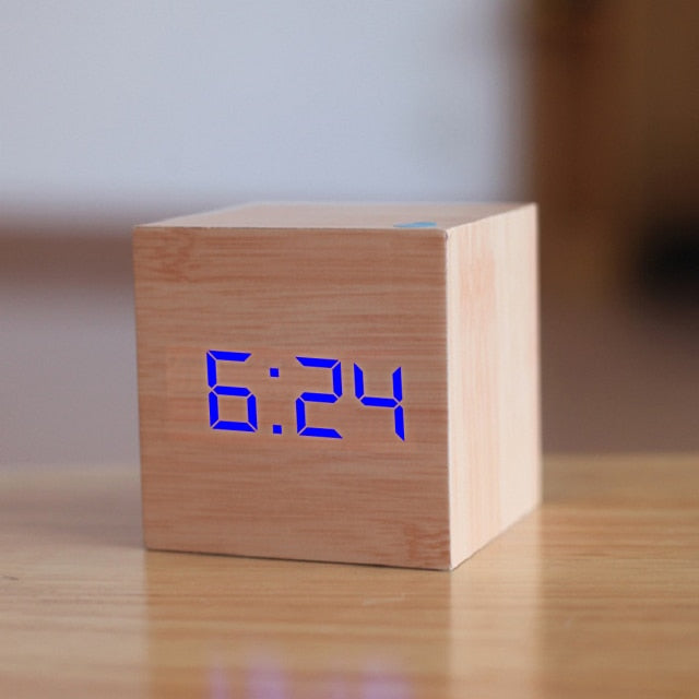 Digital Väckarklocka med LED-display och Multifunktionell Design 4