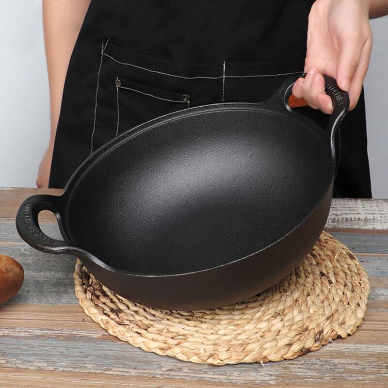 Gjutjärnspanna För Matlagning Med Naturlig Patina - Perfekt För Familjemåltider 5