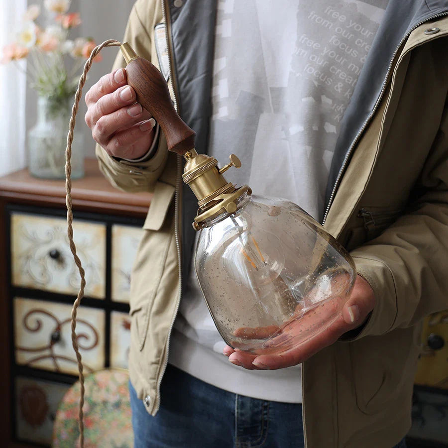 Hänglampa Vintage Stil med Glasstensdesign och Polerad Kopparfinish 2