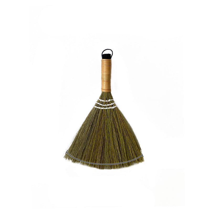 Kvinnors Handgjorda Kvast med Traditionell Design 0