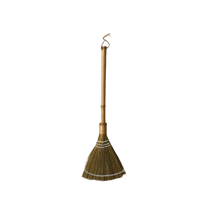 Kvinnors Handgjorda Kvast med Traditionell Design 10