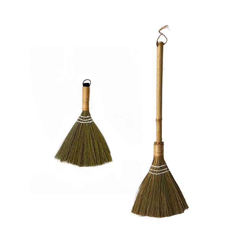 Kvinnors Handgjorda Kvast med Traditionell Design 8