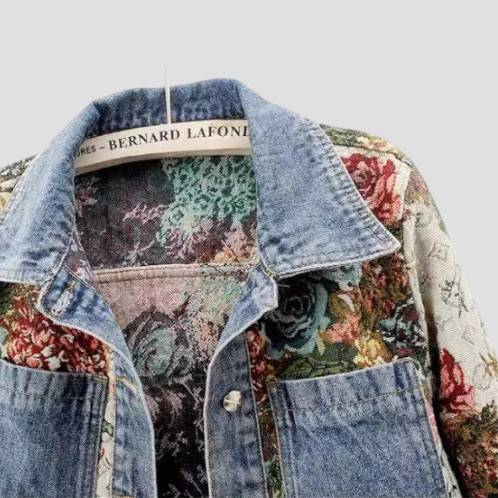 Kvinnors Jeansjacka med Blommigt Patchwork i Boho Stil 1