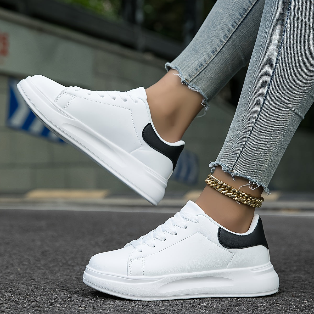 Kvinnors Sneakers i Vit Läder – Minimalistisk Casual Stil 1