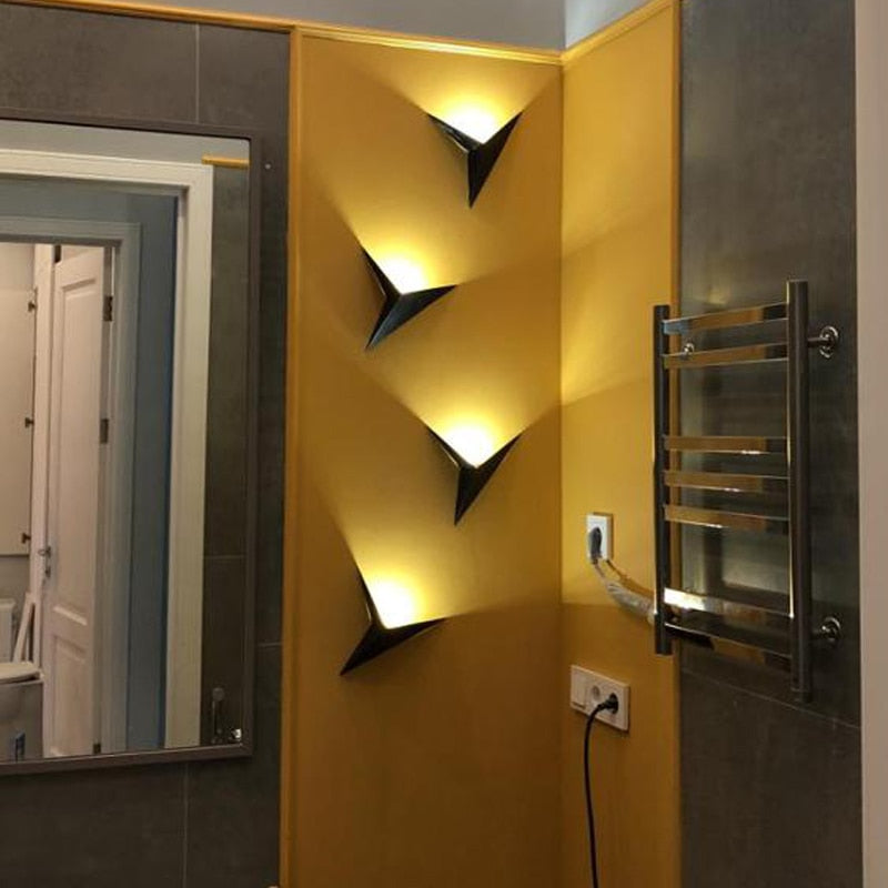 Minimalistisk LED-vägglampa Triangulär 2